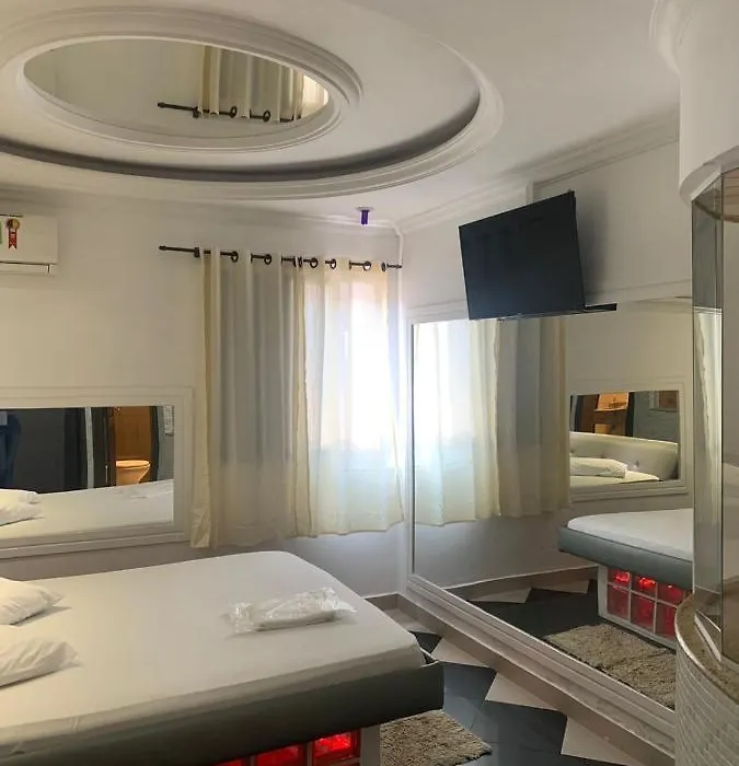 Studio Motel (Adults Only)-1